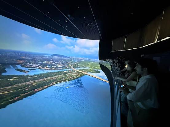 图片包含 风景, 水, 船, 男人 AI 生成的内容可能不正确。